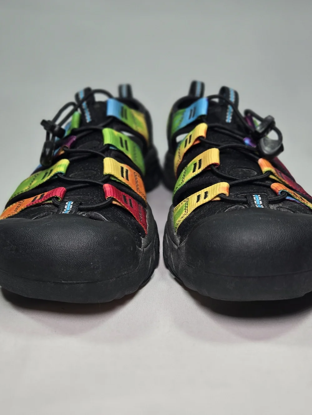 Keen vibrant tie